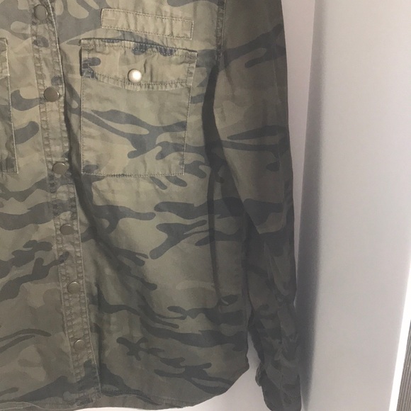 Staring at stars camo button front shirt - Picture 2 of 7